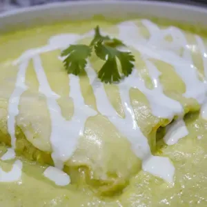 Combo Enchiladas Suizas (5 piezas) + Postre GRATIS