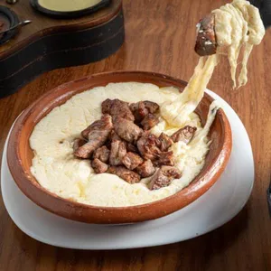 Queso Fundido con Arrachera