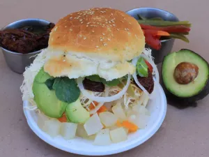 Cemita de pata de res