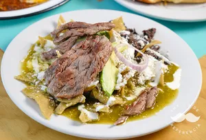 Chilaquiles "Los Chidos" con Arrachera