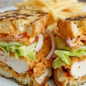 Sandwich Milanesa de Pollo + Postre GRATIS
