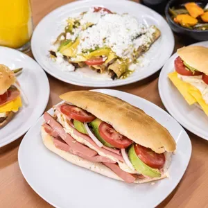 Torta de Pechuga Asada con Tocino + Postre GRATIS