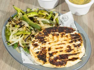 Queso Asado con Cebolla/ Chiles Toreados