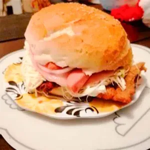 Cemita de Salchicha