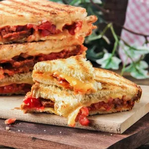 Sandwich Chorizo Toluqueño + Postre GRATIS