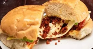 Torta de longaniza con queso