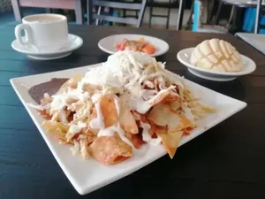 Chilaquiles con Pollo