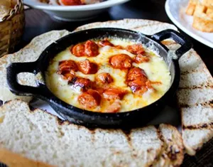 Queso Fundido con Chorizo Campestre