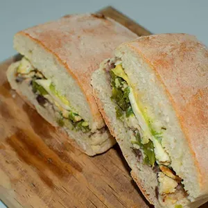 Mega Torta a la Plancha de Huevo con Rajas + Postre GRATIS