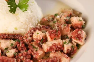 Pulpo al Mojo de Ajo