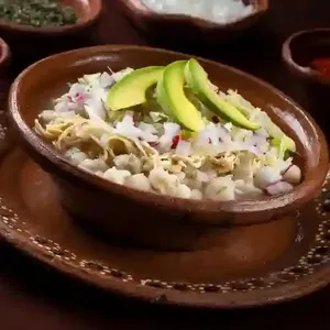 Pozole Blanco Grande (Pollo)