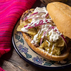 Tecolota con Huevo