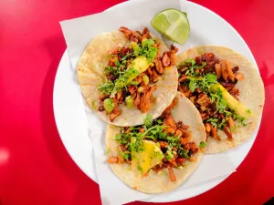3 Tacos al pastor con tortilla árabe