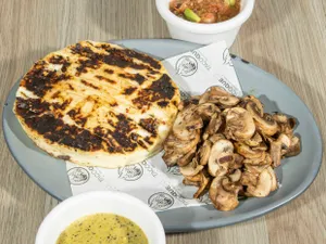 Queso Asado con Champiñones