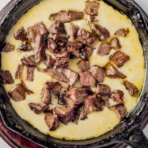 Queso Fundido con Arrachera