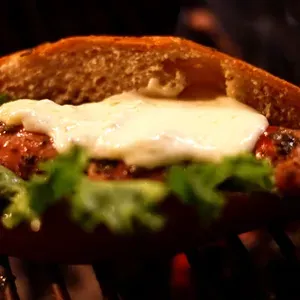 Choripan con Queso Gouda