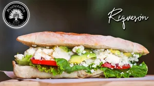 Torta de Requesón con Aguacate