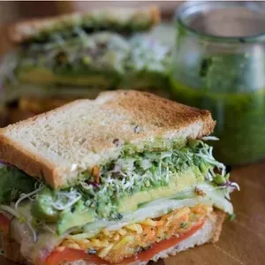 Sandwich Vegetariano + Postre GRATIS