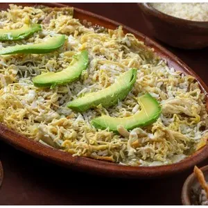 Chilaquiles con Pollo Desmenuzado (60 gr Aprox.)