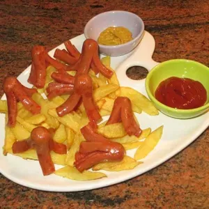 Salchipulpos con Papas a la Francesa + Postre GRATIS