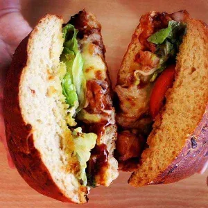 Torta de Milanesa con Chorizo + Postre GRATIS