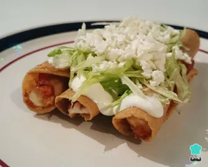 Tacos dorados (3 piezas)