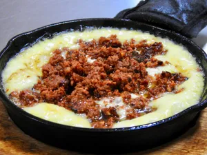 Queso Fundido con Chistorra, Tocino o Champignon