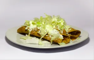 Taco Dorado de Tinga