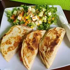 Sincronizadas con ensalada (3 pzas)