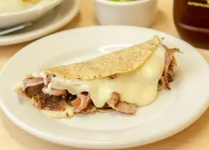 Orden de 3 tacos árabes con queso