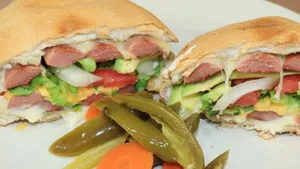 Torta de Salchicha sola o con huevo