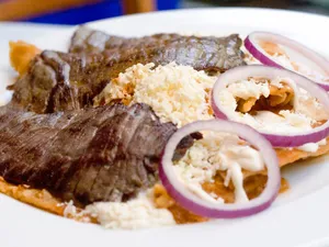 Chilaquiles con Arrachera (150 gr)