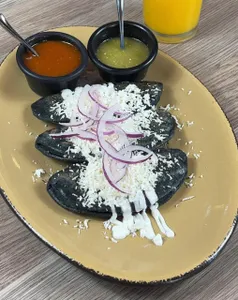 Tlacoyos con Sirloin