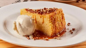 Pan de Elote con Helado