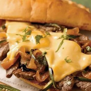 Sandwich Bistec Encebollado + Postre GRATIS