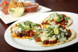 Orden de tacos al pastor con queso