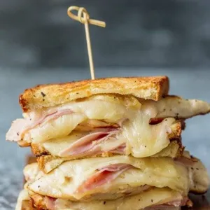 Sandwich Argentino + Postre GRATIS