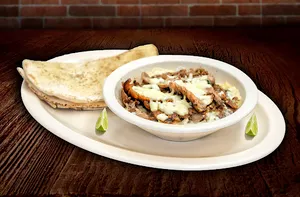 Platillo árabe con queso