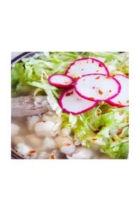 Pozole Blanco Grande (Puerco con cachete)