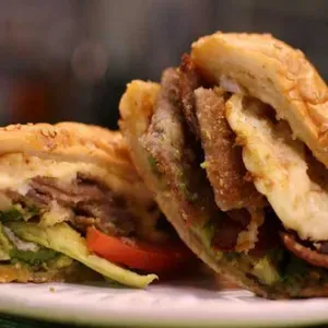 Mega Torta a la Plancha de Milanesa de Pollo + Postre GRATIS