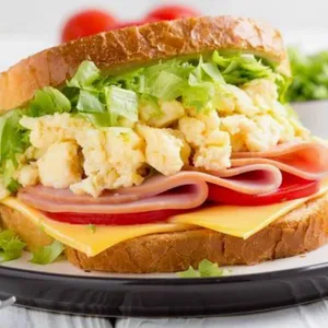 Sandwich Huevo Con Jamón